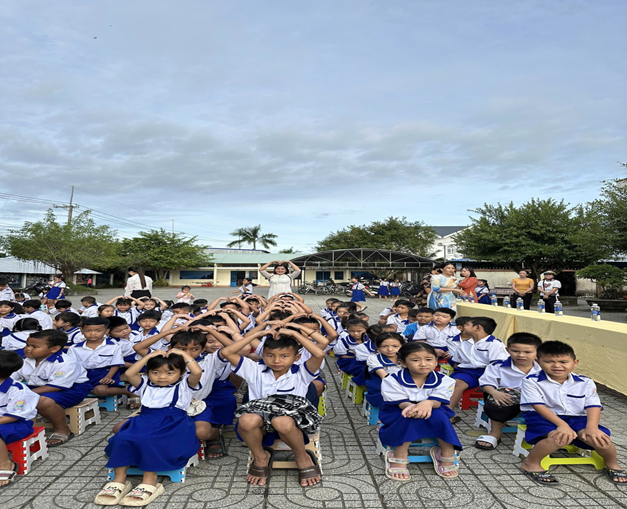 Học sinh lớp 1/2 luôn sẵn sàng trong các phong trào