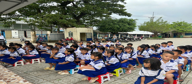 Học sinh tham gia “Vở sạch Chữ đẹp Cấp trường”