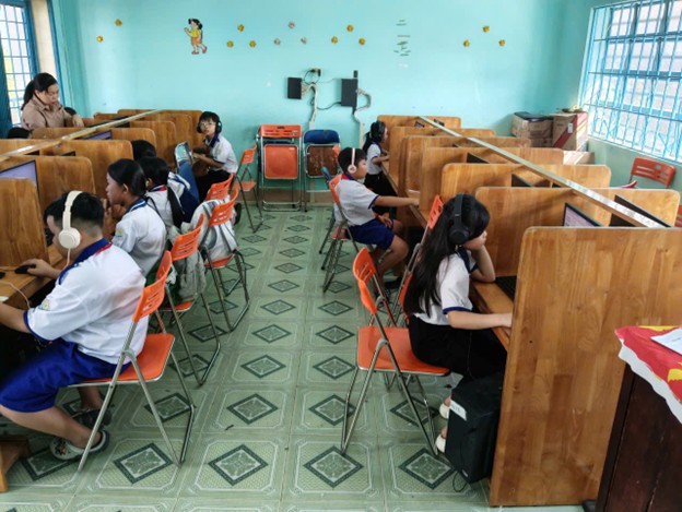 Học sinh khối 4 tham gia khảo sát.