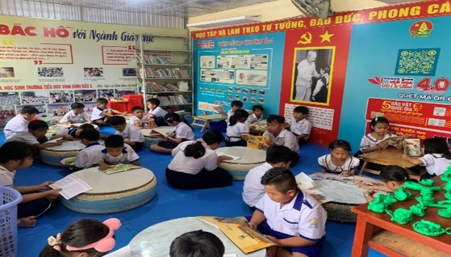 Hình ảnh học sinh tham gia đọc sách