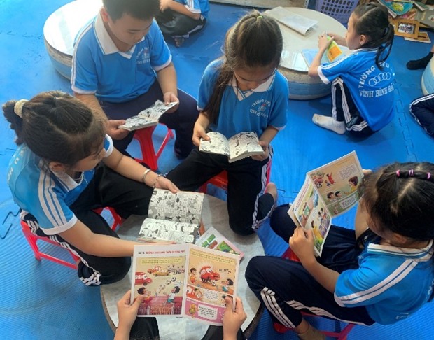 Hình ảnh học sinh tham gia đọc sách