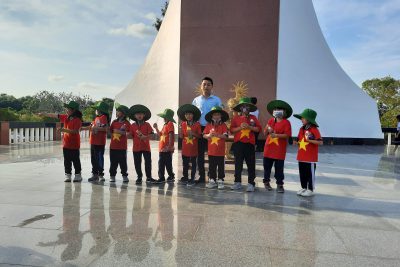 Liên Đội trường TH Vĩnh Bình Bắc 3 tổ chức cho Đội viên đến với địa chỉ đỏ tại nghĩa trang liệt sỹ huyện Vĩnh Thuận